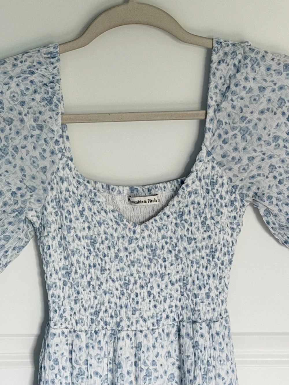 Abercrombie & Fitch Light Blue Floral Smocked Maxi Dress Size Small 54927